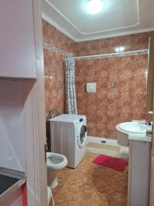 A bathroom at Vivienda Perez Martin