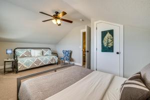 Katil atau katil-katil dalam bilik di Secluded Home Near Hiking and Downtown Cedar City!