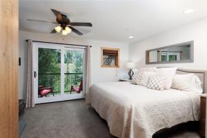 Postel nebo postele na pokoji v ubytování Black Bear 90 + 32 fotografií