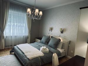 Postel nebo postele na pokoji v ubytování Apartament z prywatnym, krytym basenem + 68 fotografií