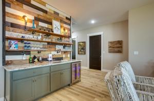 Gallery image of Lakefront Onalaska Home with Screened-In Porch! in Onalaska