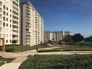 a view of two large apartment buildings and a park at Departamento Laguna Bahía Algarrobo in Algarrobo