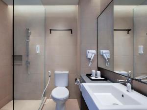 Koupelna v ubytování ibis Surabaya Tidar