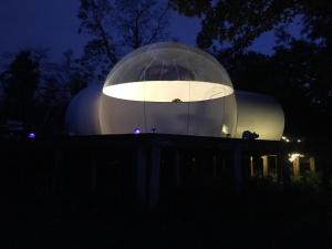 Fotografija u galeriji objekta Sleep in a bubble u gradu Wanze