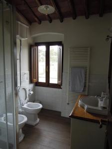 Vonios kambarys apgyvendinimo įstaigoje La Turra - Casa di Campagna