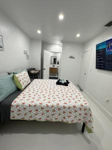 Łóżko lub łóżka w pokoju w obiekcie Casa West Miami