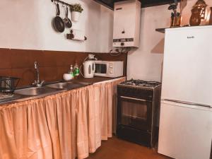 Nhà bếp/bếp nhỏ tại Casa dos Anoes