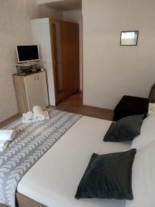 Postel nebo postele na pokoji v ubytování Studio Pag 16016a