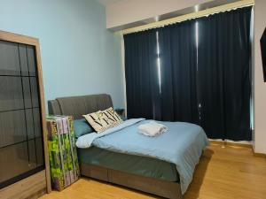 a bedroom with a bed with a black curtain at Love De Sea 4pax 850sf 2R2B Imperium Residence in Kuantan +34 photos