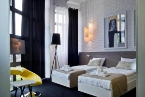Postel nebo postele na pokoji v ubytování Garni Hotel Eter