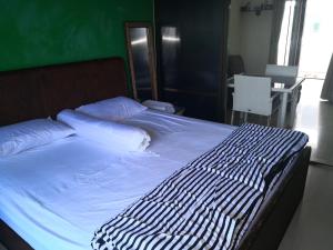 Postel nebo postele na pokoji v ubytování big appartment jomtien hill resort soi 5