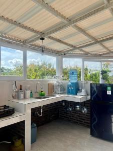 Køkken eller tekøkken på Foura House Bali