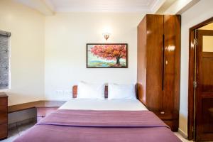 Postel nebo postele na pokoji v ubytování 'Golden Sea Pearl' 1 bhk Beach apartment