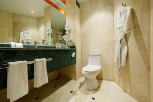 Koupelna v ubytování Real Inn Tijuana by Camino Real Hoteles