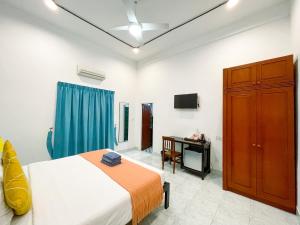 a bedroom with a bed and a desk in it at Birdcage Boutique in Phnom Penh