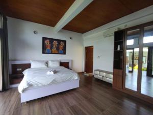 Кровать или кровати в номере Segara Hills Lombok
