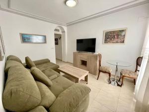 a living room with a couch and a table at Apartamento Alderetes in Córdoba