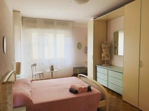 a bedroom with a bed and a table and a mirror at Casa Viola vicino al Mare in Vallecrosia