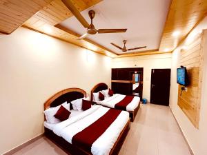 Hotel Amit - 5 Mins Drive to Airport客房内的一张或多张床位