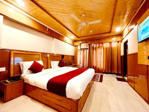 Hotel Amit - 5 Mins Drive to Airport客房内的一张或多张床位