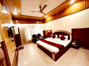 Hotel Amit - 5 Mins Drive to Airport客房内的一张或多张床位