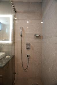 Koupelna v ubytování Udman Hotel Gurugram