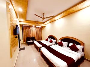 Hotel Amit - 5 Mins Drive to Airport客房内的一张或多张床位