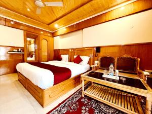 Hotel Amit - 5 Mins Drive to Airport客房内的一张或多张床位