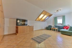 a living room with a couch and a tv at Jörgishof in Untertscheltsch