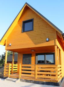 a log cabin with a yellow roof at Nowy Domek Pod Czereśniami in Wisełka