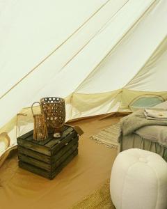 a room with a tent and a table in a room at Björkudden glamping in Fristad