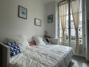 Ένα ή περισσότερα κρεβάτια σε δωμάτιο στο La payotte du Vieux Port