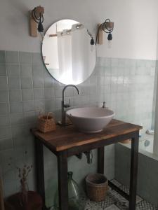 A bathroom at domaine des gardettes sine