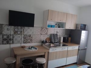 Kuchyňa alebo kuchynka v ubytovaní Apartmán LauMar 3