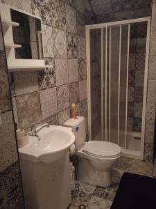 Kúpeľňa v ubytovaní Apartmán LauMar 3 + 6 fotografií