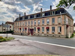 a large building on the side of a street at H&ocirc;tel De Champagne in Saint-Dizier