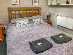 Łóżko lub łóżka w pokoju w obiekcie The Hive - Uk44558