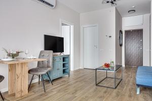 TV a/nebo společenská místnost v ubytování ARI Olive Apartment near Atrium & AFI Mall + 22 fotografií