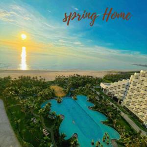 Spring Home iz ptičje perspektive