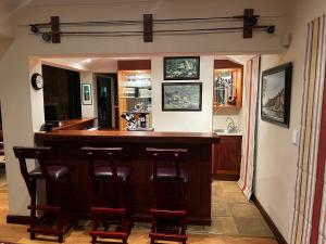 Lounge nebo bar v ubytování iDube Lodge Walkersons + 18 fotografií