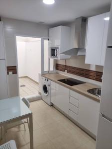 Kuchyňa alebo kuchynka v ubytovaní Apartamentos Montedunas