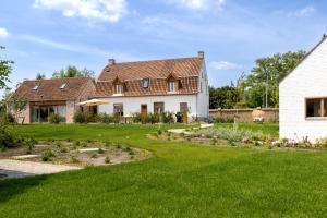 a house with a garden in front of it at 't Hooiland in Lo-Reninge