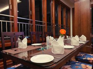 Cilantro Unwind Delisso Abode餐厅或其他用餐的地方