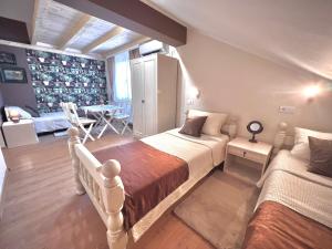Voodi või voodid majutusasutuse International Inn toas