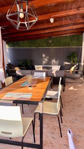 Posedenie v ubytovaní Vacation Vibes - Modern Apartment in Golem near sea