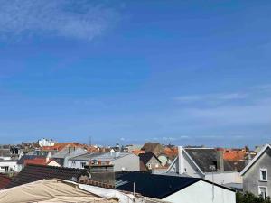 a view of a city with roofs and buildings at La wim’ au bord de l’eau in Wimereux