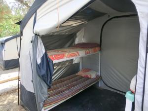 Letto o letti in una camera di Santorini Camping & Hostel