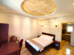 a bedroom with a bed with a large ceiling at Villa Miltiadis GreeceFyloxenia in Volos