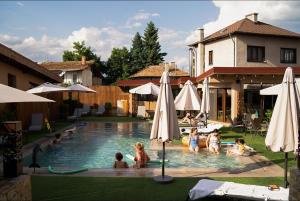 Bazén v ubytování Guest house Wishmore nebo v jeho okolí