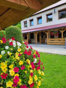 a bunch of flowers in front of a building at Agroturystyka Zielona Dolina in Złotoryja